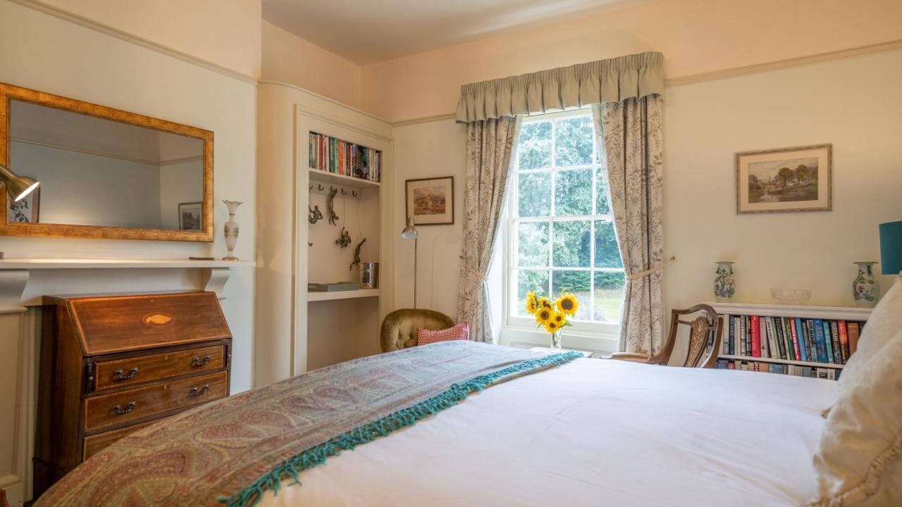 Pantybeiliau House Bed & Breakfast Gilwern Exteriör bild